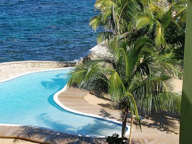 Hotel Whispering Seas Jamaica