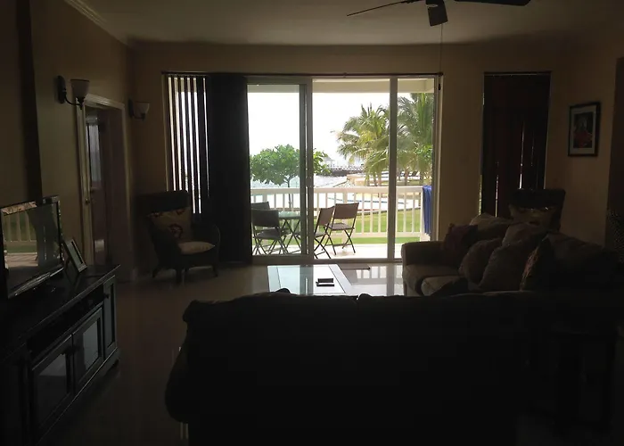 Whispering Seas Jamaica Hotel *